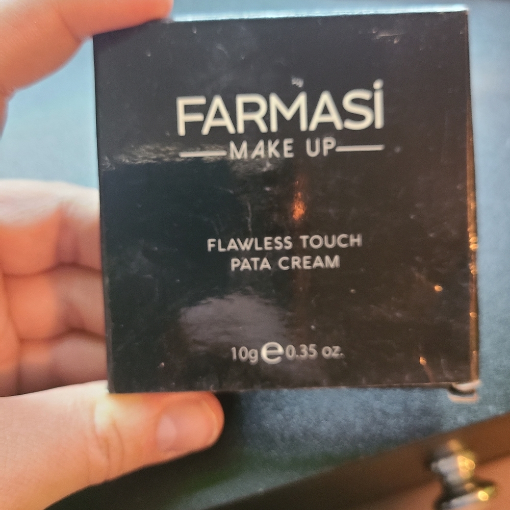 Farmasi Flawless Touch
